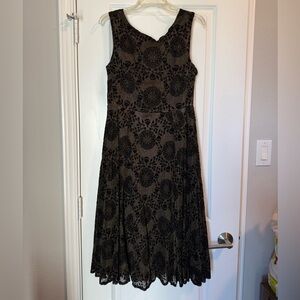 Shelby & Palmer Black and Gold Shimmer Sleeveless Elegant A-Line Dress